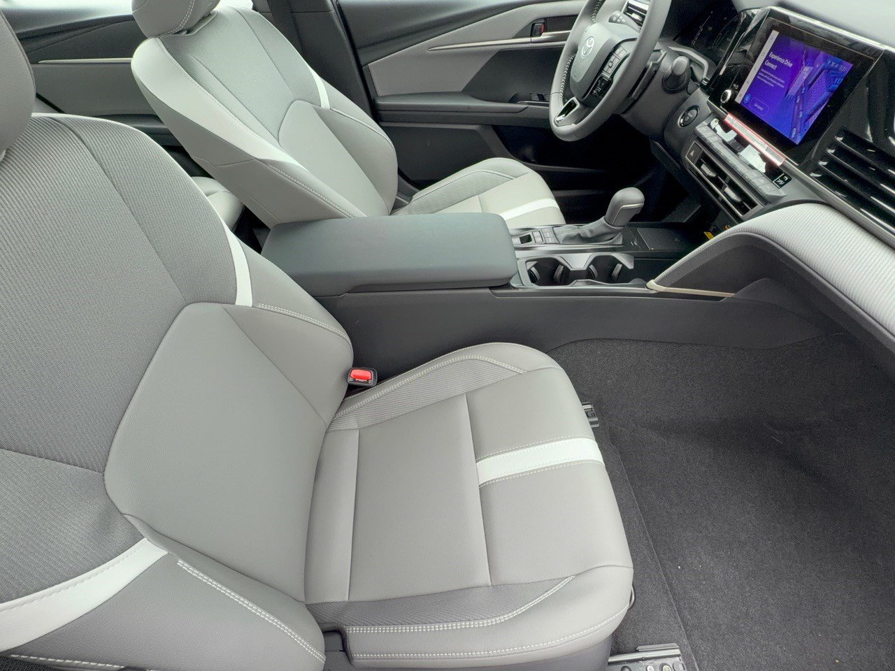 Used 2026 Toyota Camry SE FWD image 30