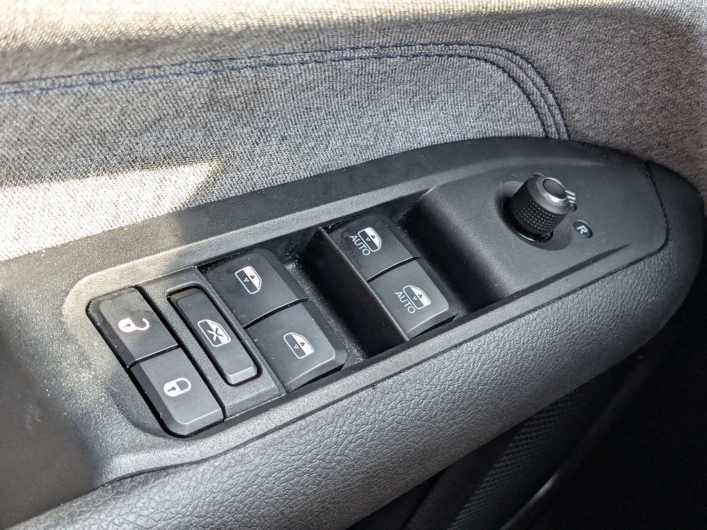 Certified 2024 Jeep Compass Latitude AWD/4WD image 20