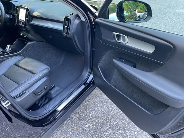 Certified 2026 Volvo XC40 B5 Plus w/ Protection Package Premier image 14