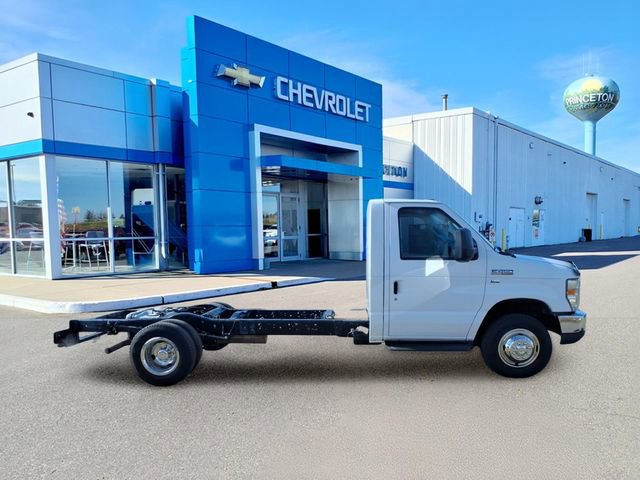 Used 2012 Ford E-450 and Econoline 450 Super Duty image 2