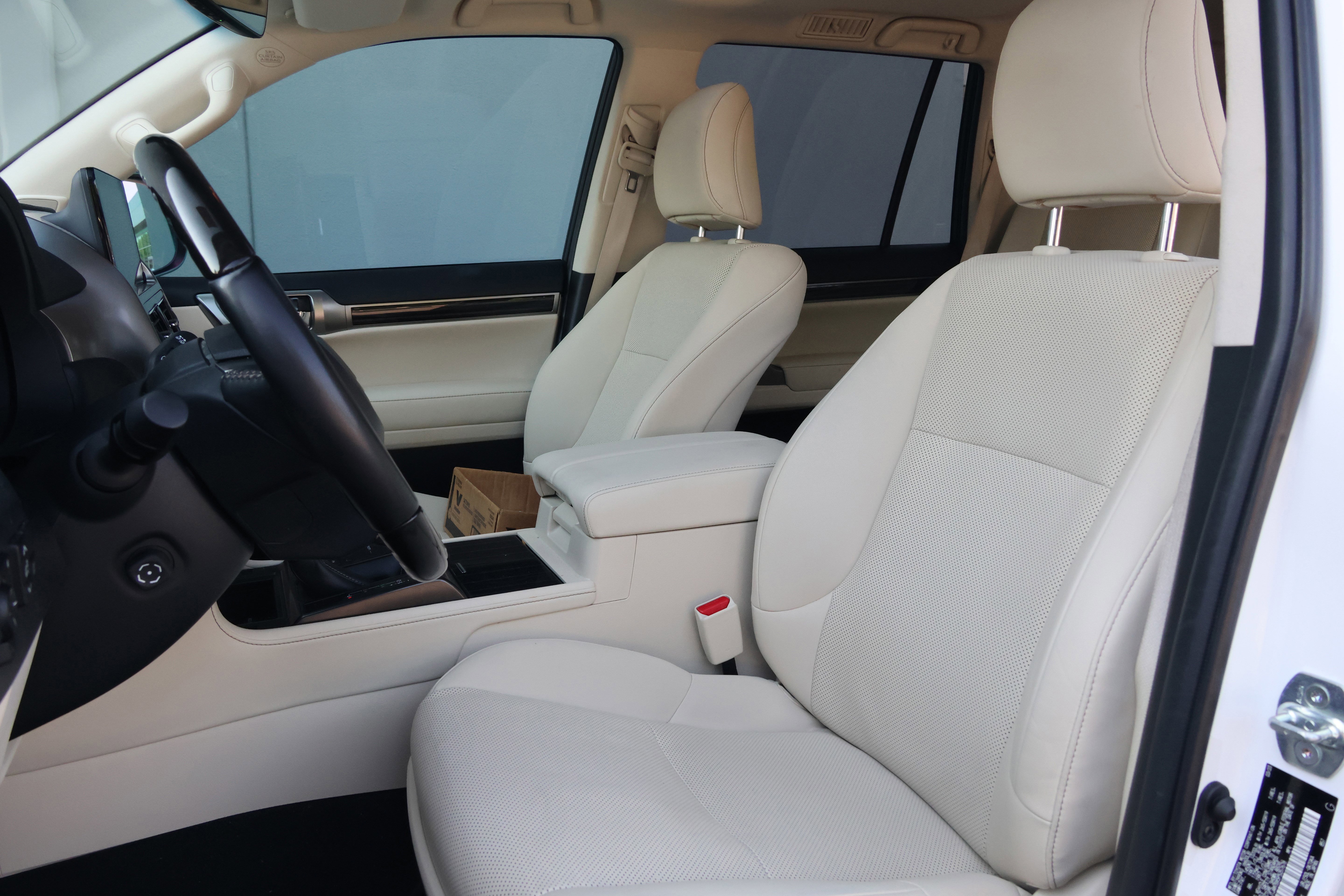 Used 2023 Lexus GX 460 Premium w/ Accessory Package AWD/4WD image 34