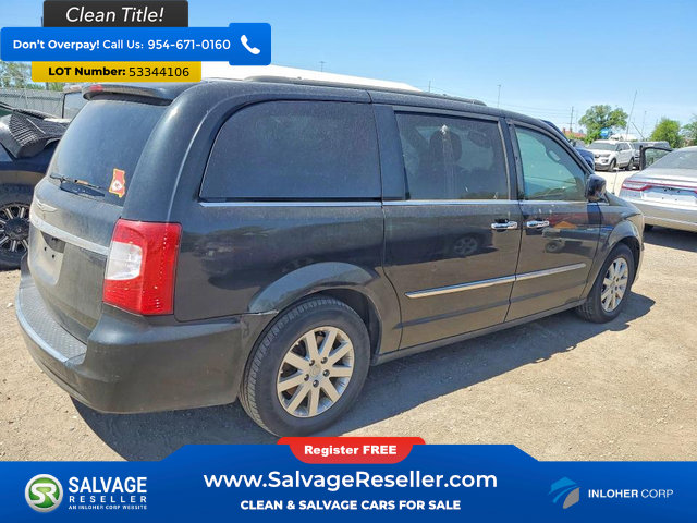Used 2015 Chrysler Town & Country Touring w/ Driver Convenience Group FWD image 4