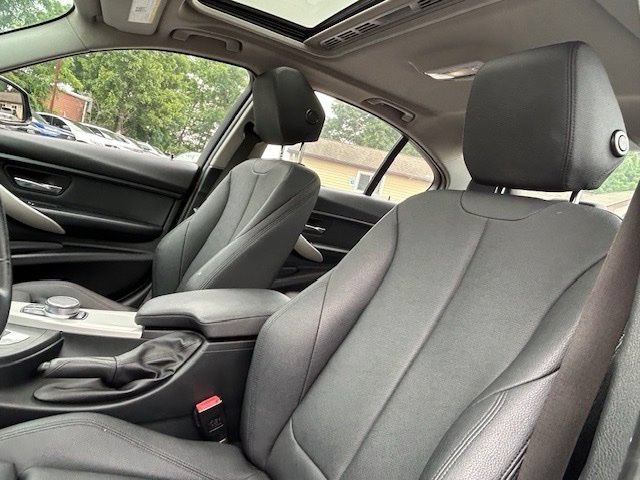 Used 2018 BMW 320i xDrive Sedan AWD/4WD image 12