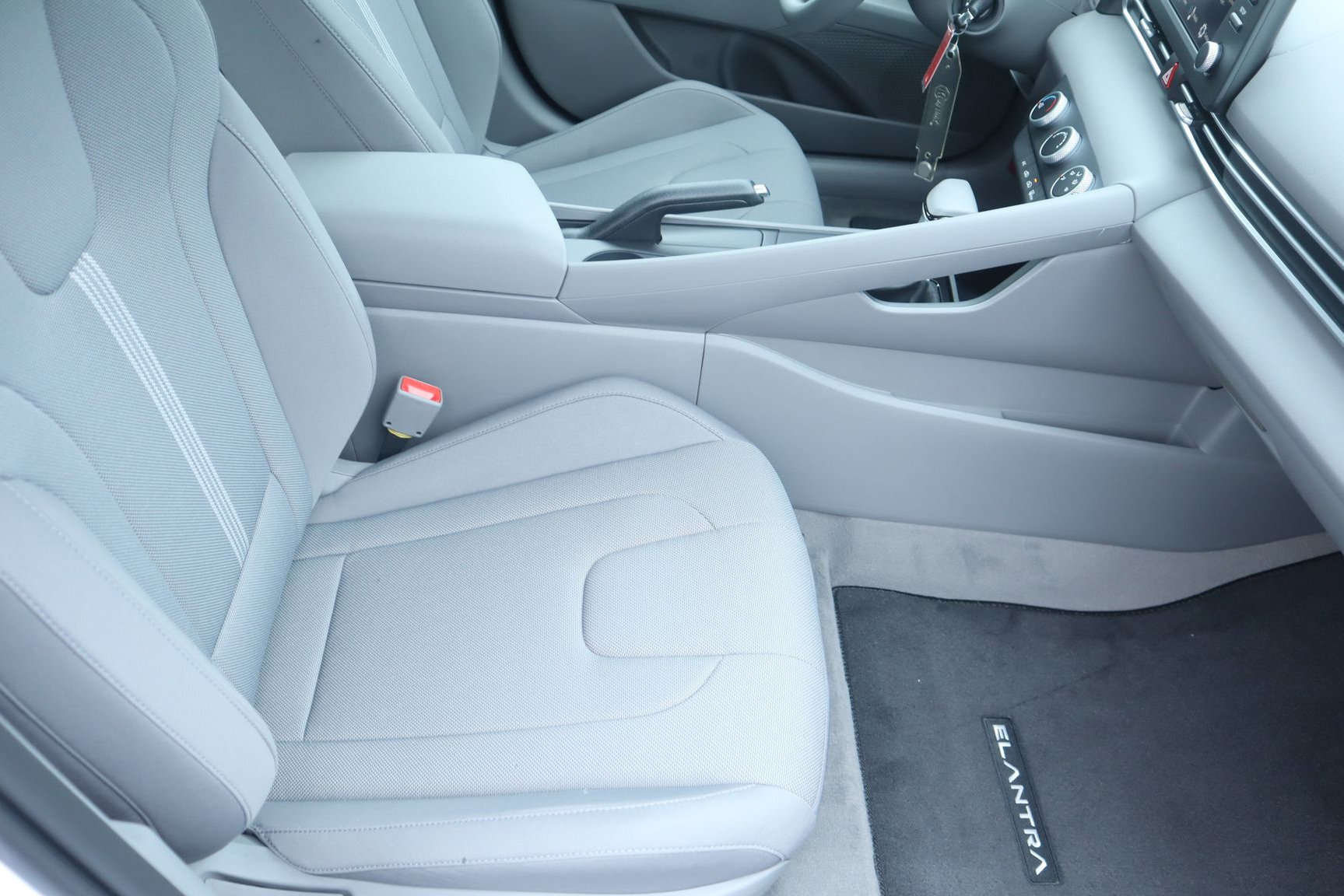 New 2026 Hyundai Elantra SE FWD image 18