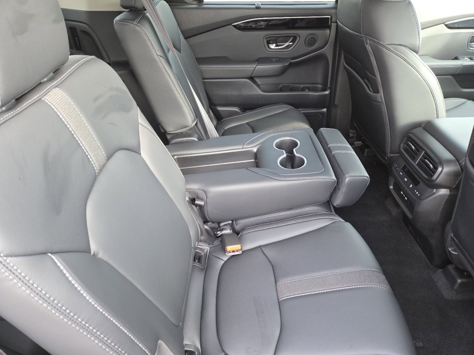 Used 2025 Honda Pilot EX-L image 24