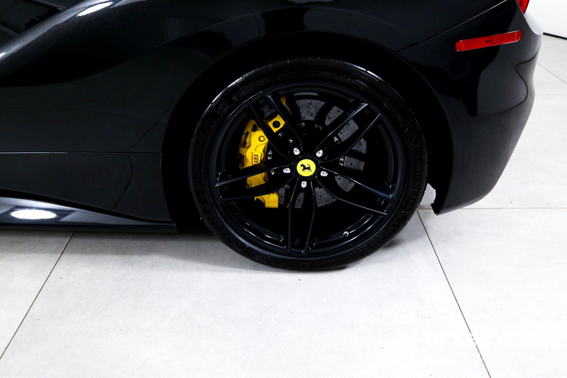 Used 2018 Ferrari 488 GTB RWD image 28