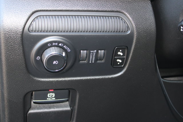 Used 2024 Jeep Wagoneer L Series II AWD/4WD image 14