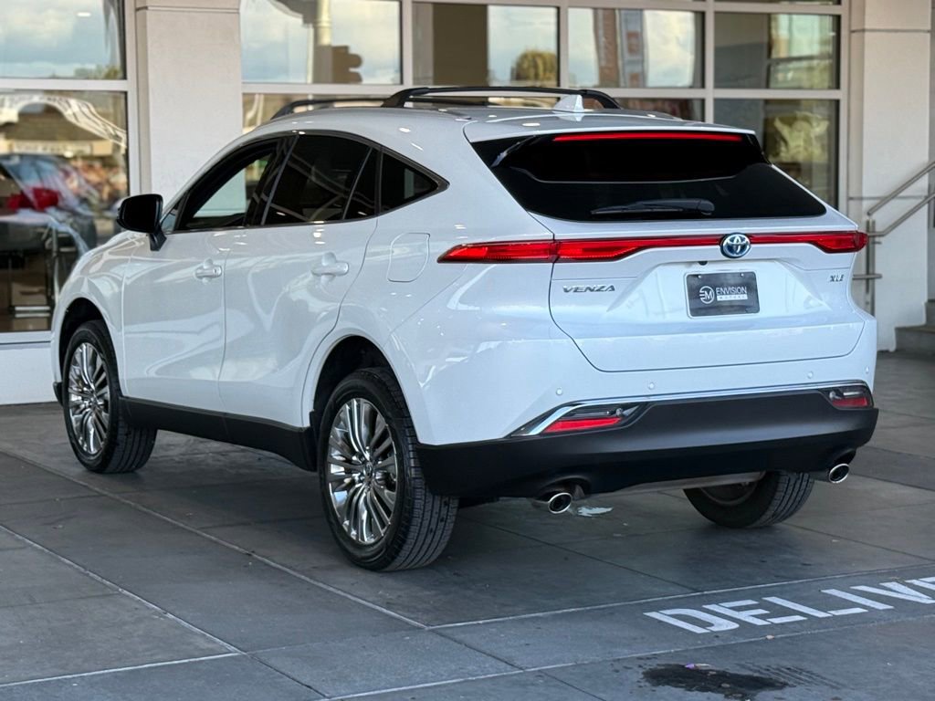 Certified 2023 Toyota Venza XLE image 10
