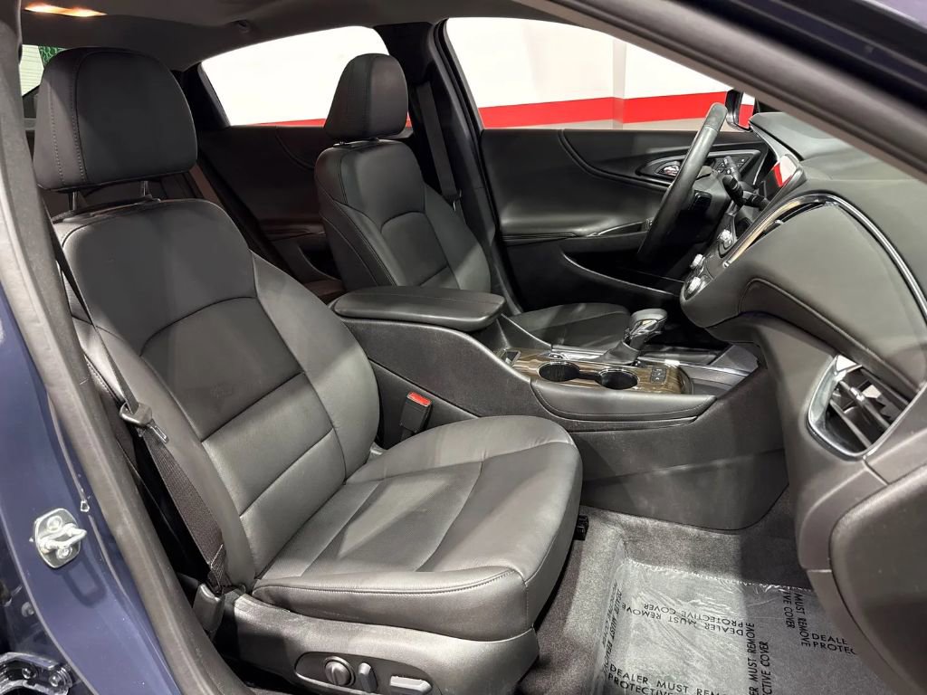 Used 2025 Chevrolet Malibu LT image 19