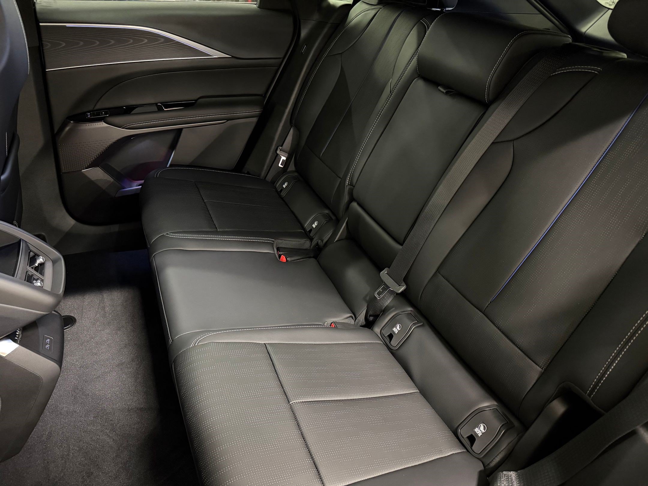 New 2026 Cadillac Lyriq Sport AWD/4WD image 40