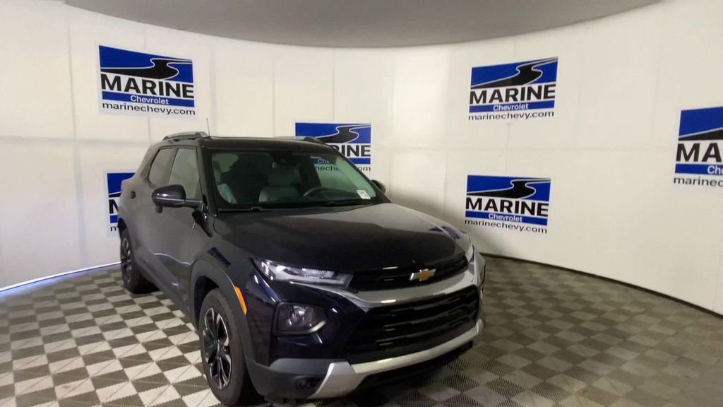 Used 2021 Chevrolet TrailBlazer LT w/ Sun and Liftgate Package FWD image 4