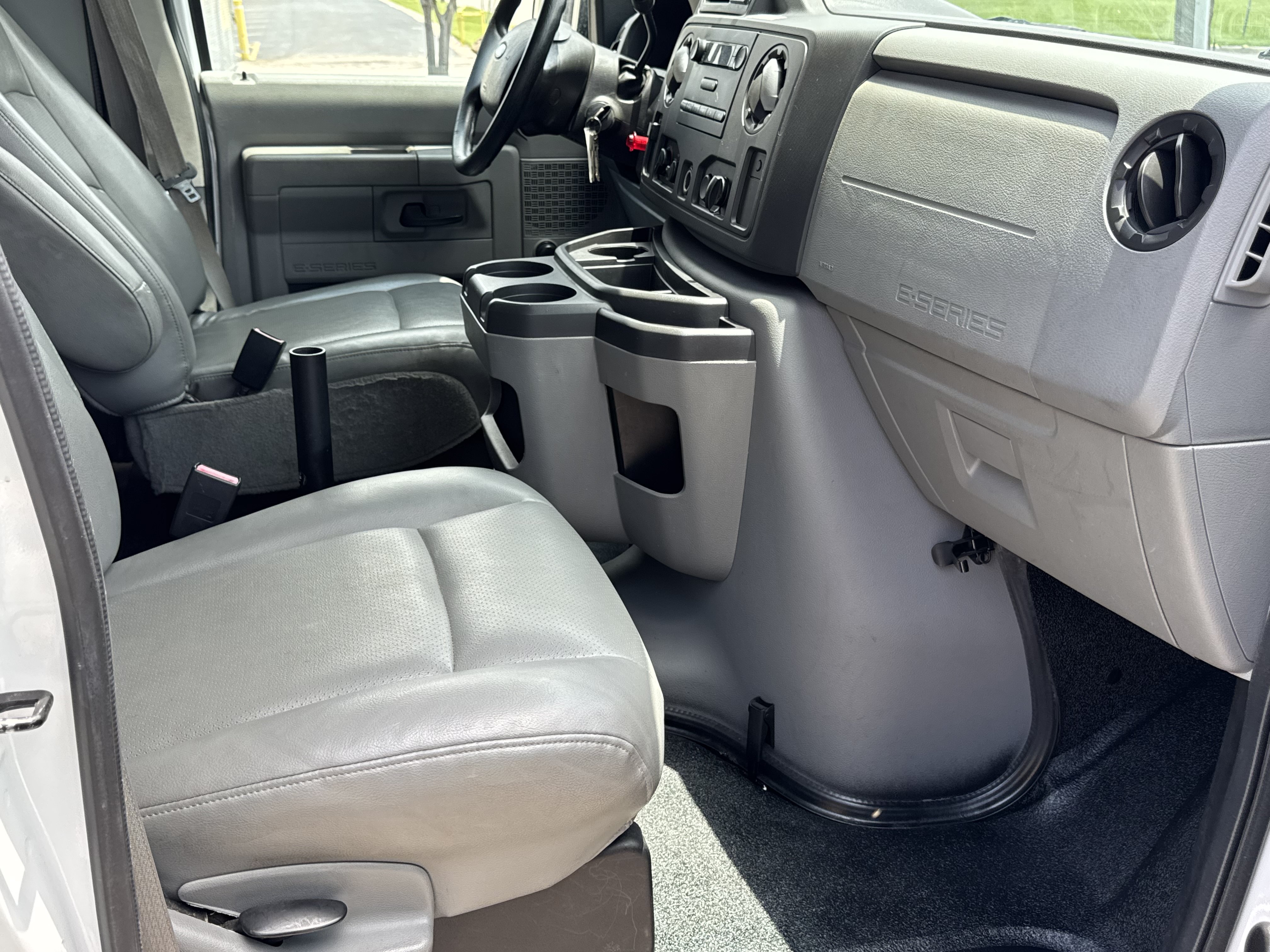 Used 2010 Ford E-250 and Econoline 250 RWD image 11