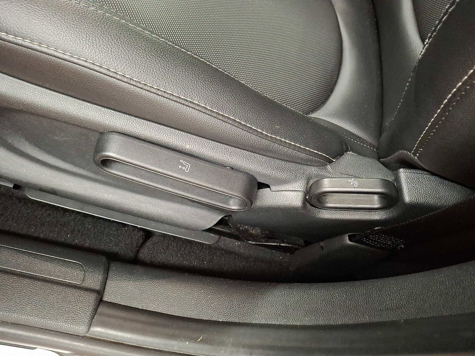 Used 2017 MINI Cooper Clubman S image 10