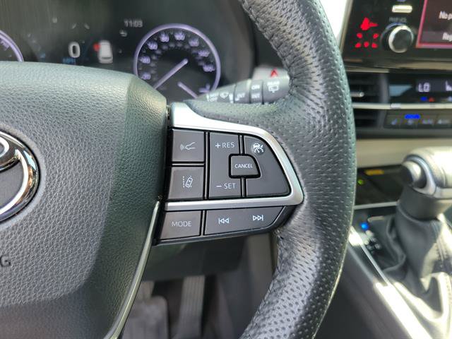 Used 2023 Toyota Sienna Limited FWD image 42