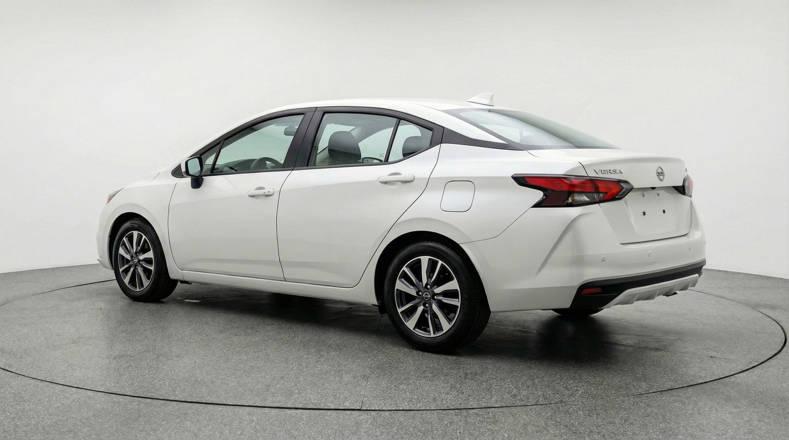 Used 2025 Nissan Versa SV image 6