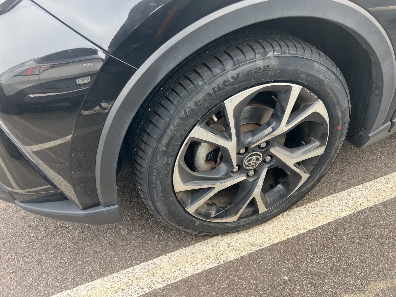 Used 2021 Toyota C-HR XLE image 2