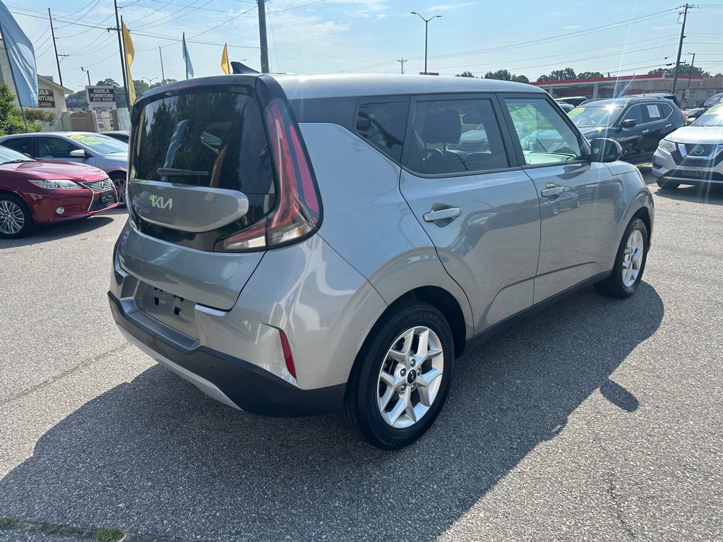 Used 2023 Kia Soul LX w/ LX Technology Package FWD image 5
