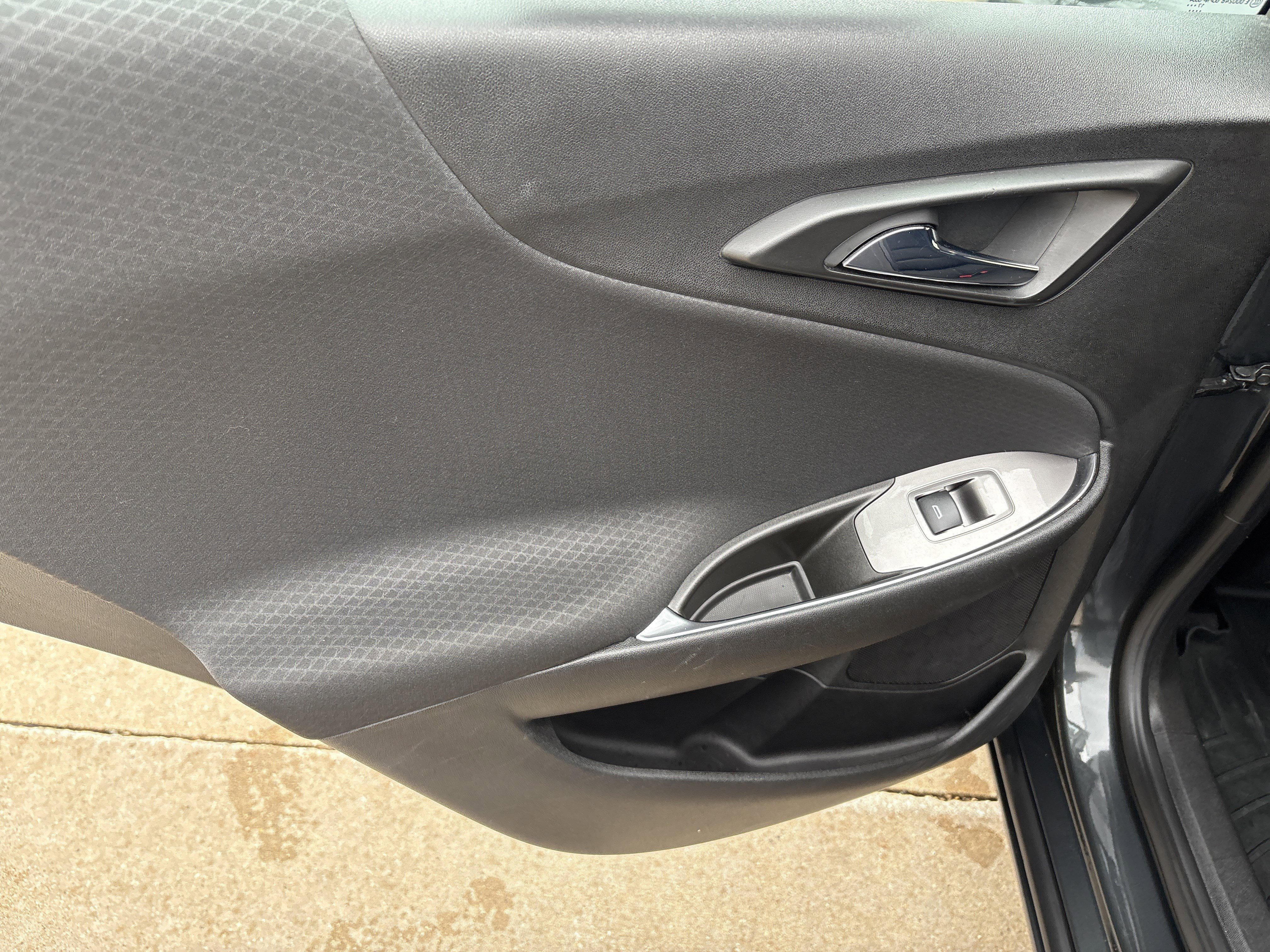 Used 2018 Chevrolet Malibu LT image 12