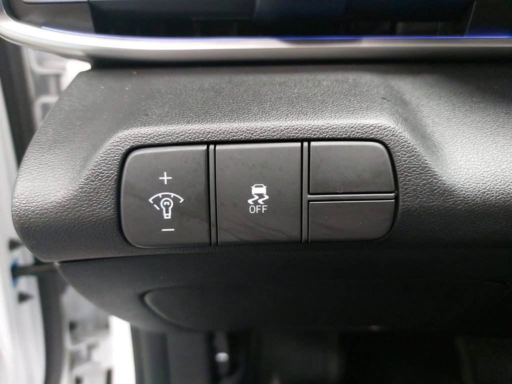 Certified 2025 Hyundai Elantra SEL image 26