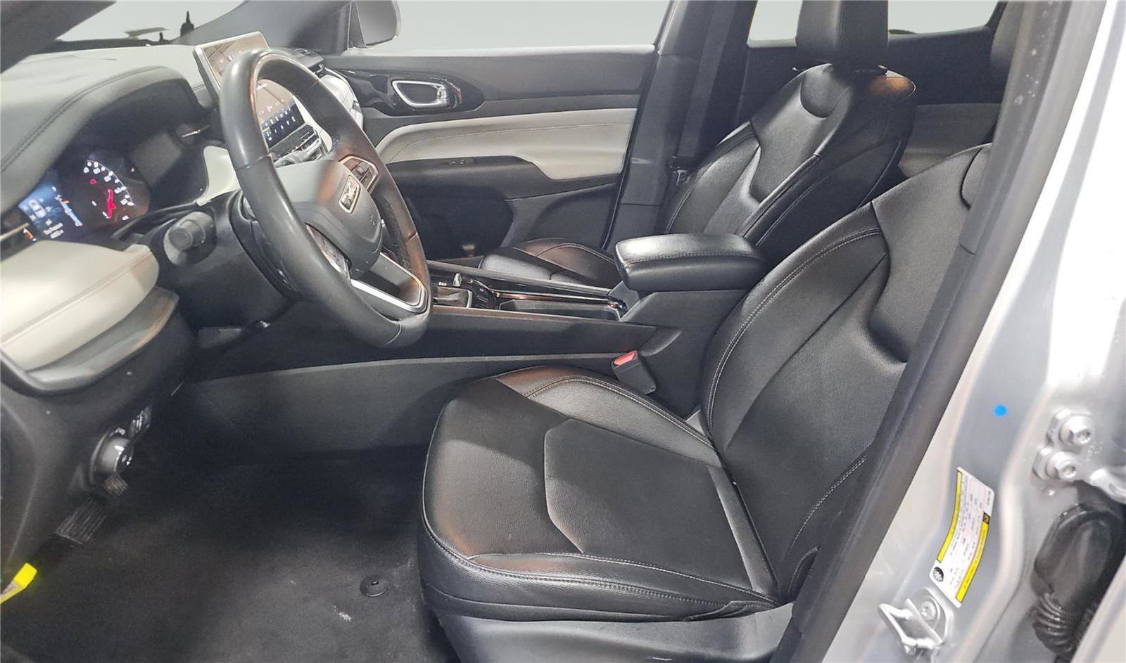 Used 2025 Jeep Compass Limited AWD/4WD image 8
