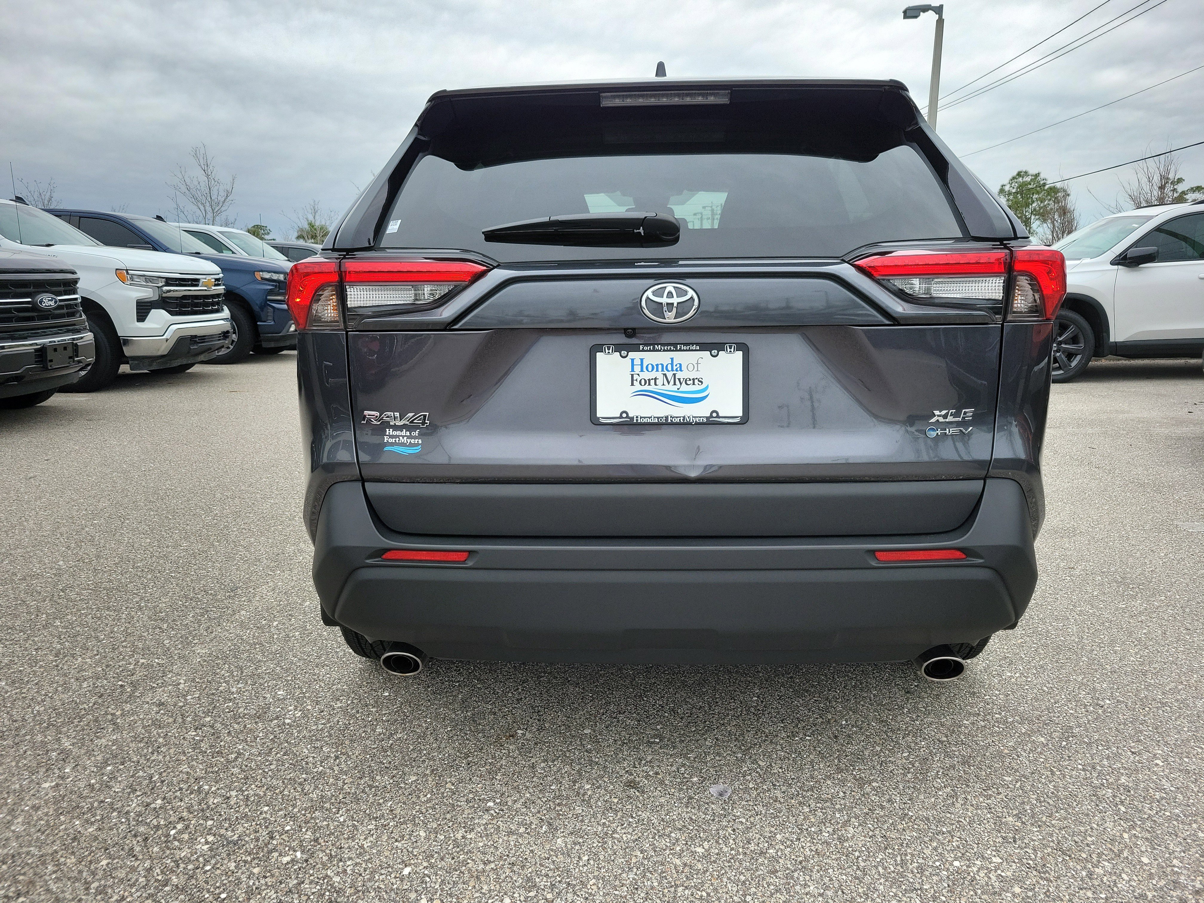Used 2025 Toyota RAV4 XLE w/ Convenience Package image 5