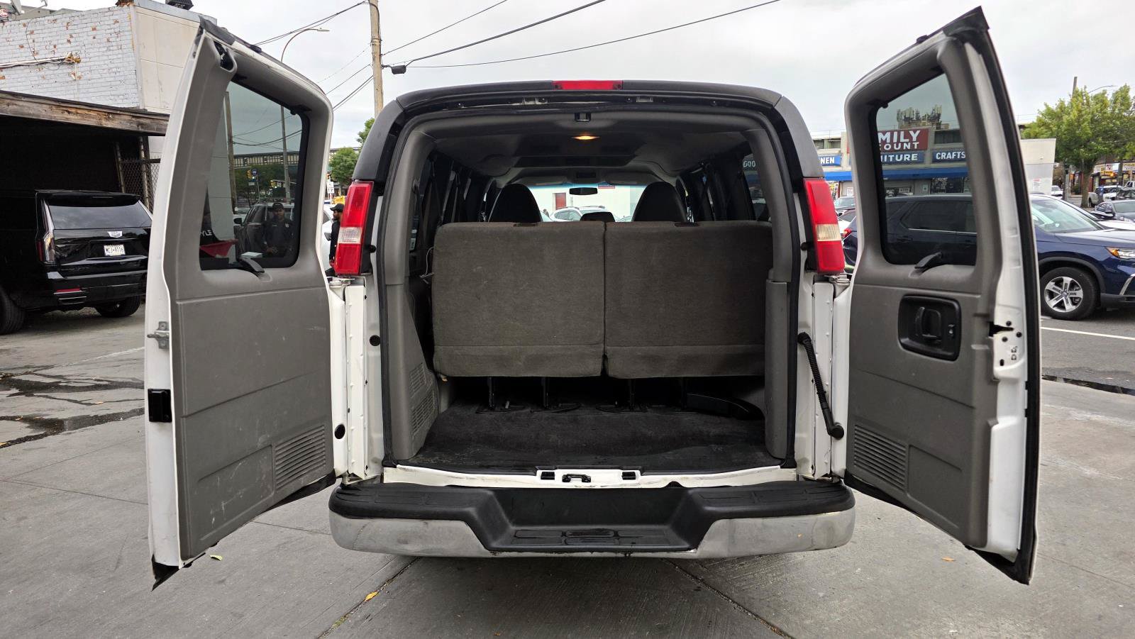 Used 2014 Chevrolet Express 3500 LT w/ LT Preferred Equipment Group RWD image 8