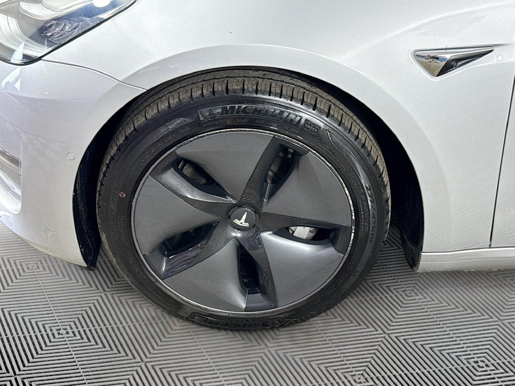 Used 2018 Tesla Model 3 Long Range AWD/4WD image 34