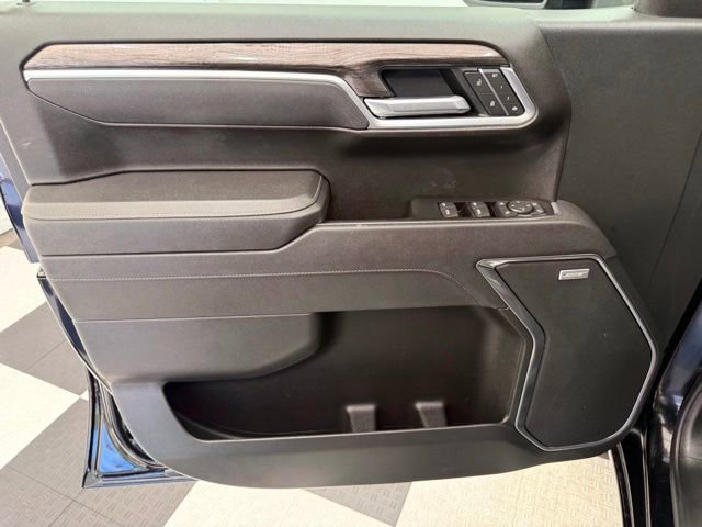 Used 2025 Chevrolet Silverado 1500 LTZ AWD/4WD image 15