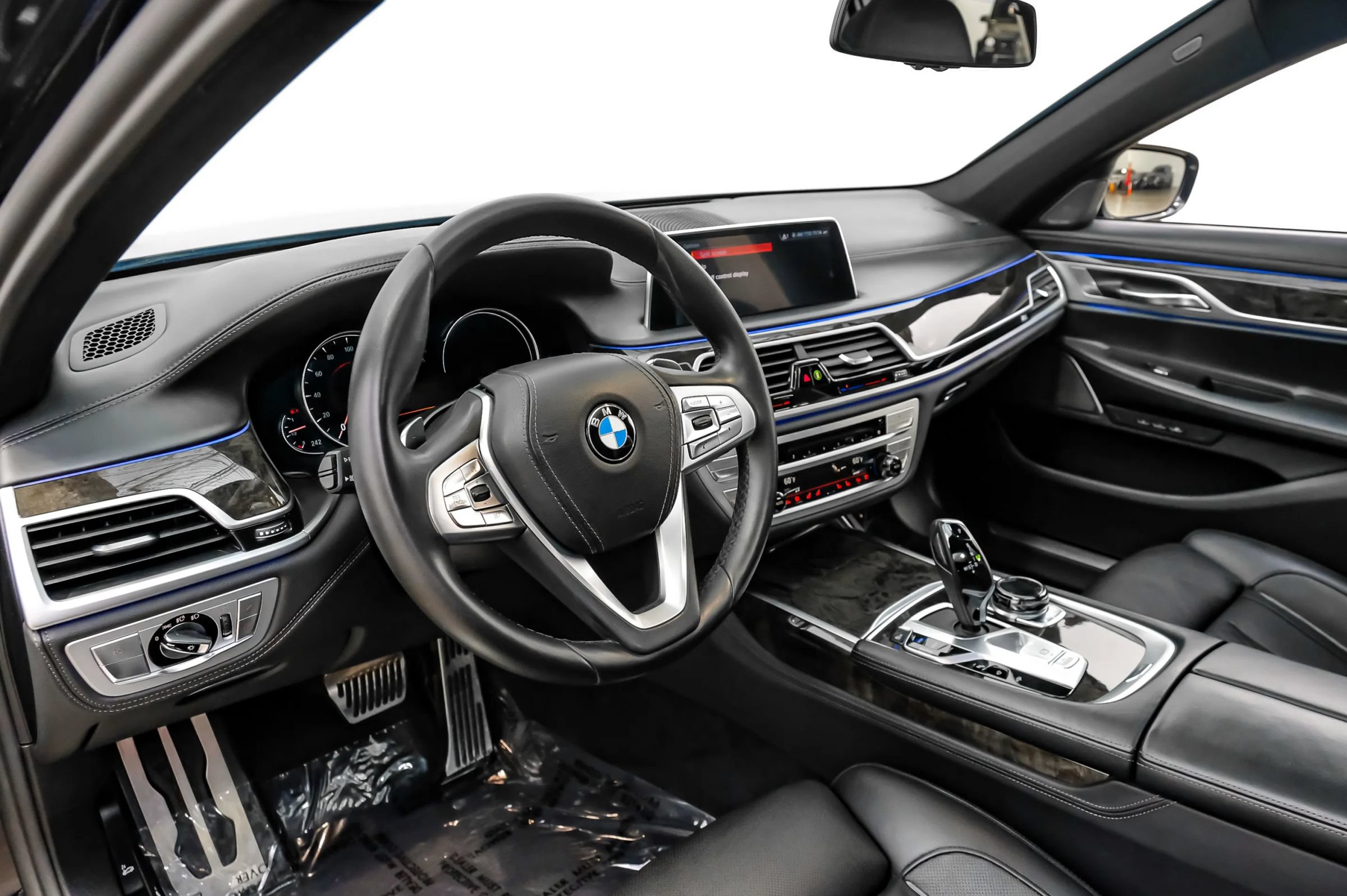 Used 2019 BMW 740i w/ Executive Package RWD image 12