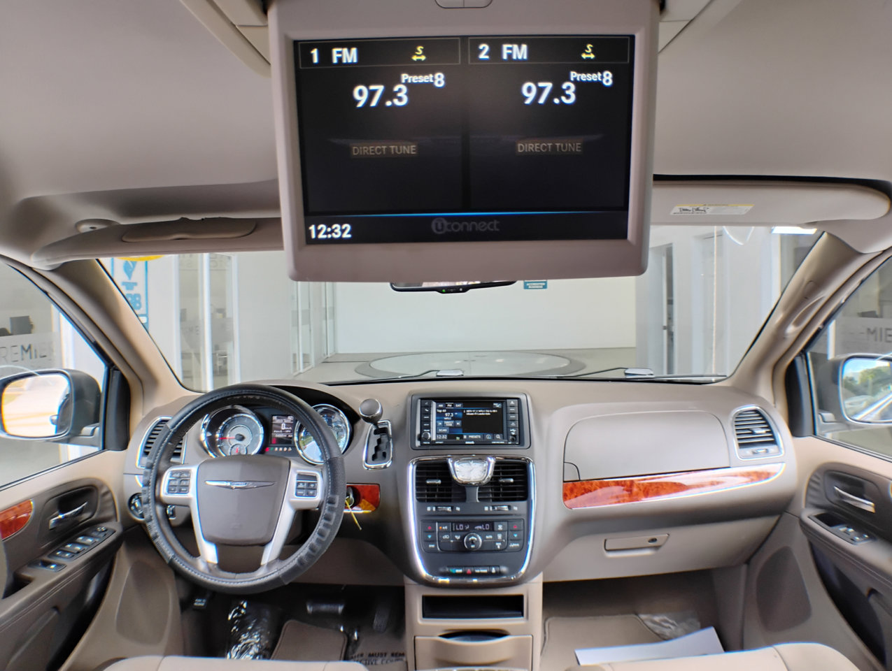 Used 2016 Chrysler Town & Country Touring image 82