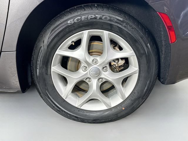 Used 2020 Chrysler Pacifica Limited image 34