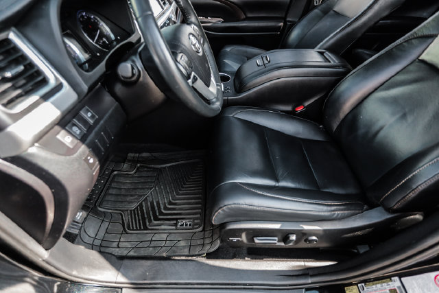 Used 2019 Toyota Highlander XLE AWD/4WD image 41