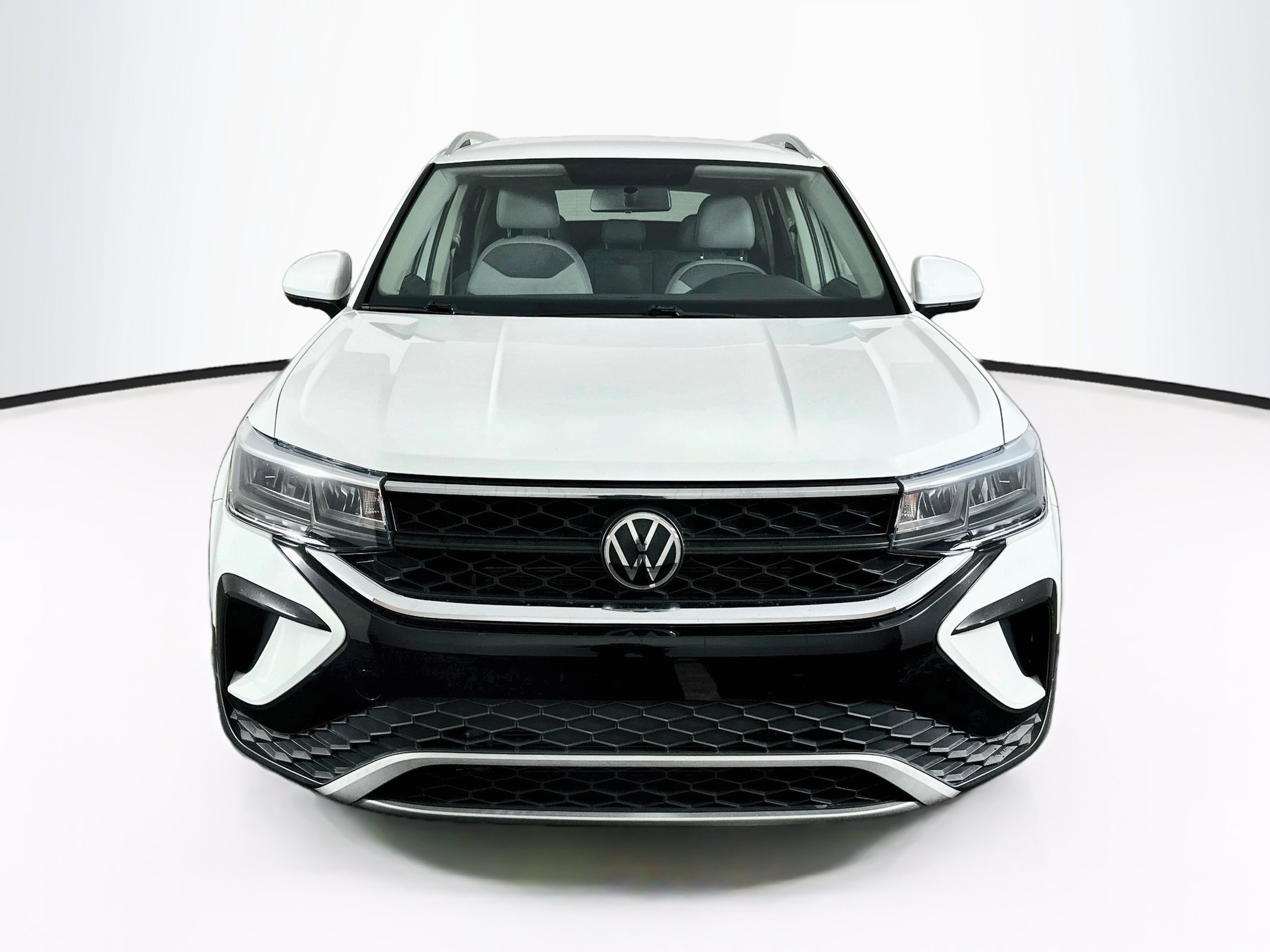 Used 2022 Volkswagen Taos SE AWD/4WD image 2