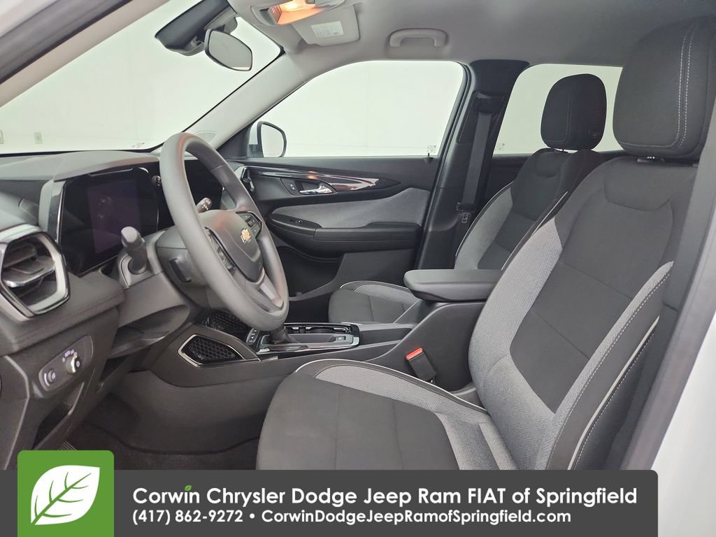 Used 2025 Chevrolet TrailBlazer LT AWD/4WD image 18