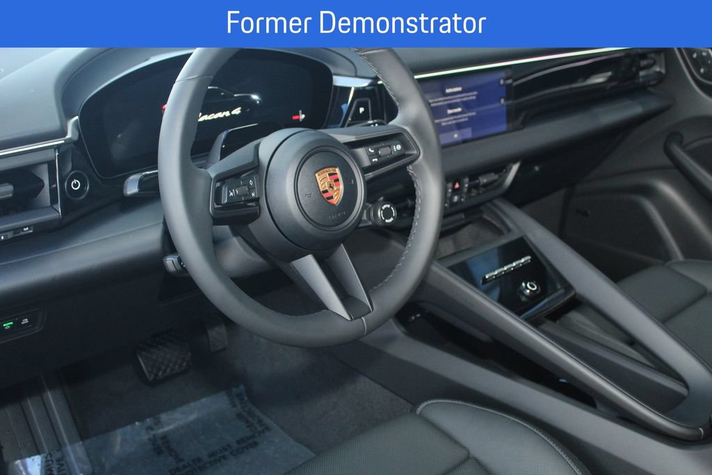 New 2026 Porsche Macan 4 Electric AWD/4WD image 4