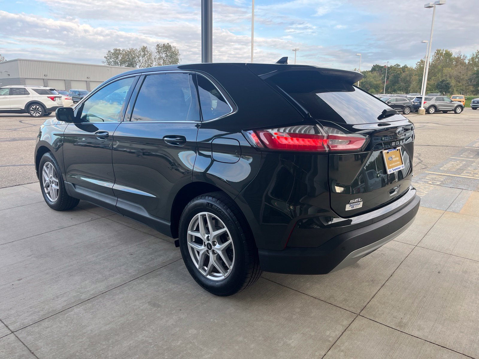 Certified 2024 Ford Edge SEL w/ Convenience Package AWD/4WD image 3