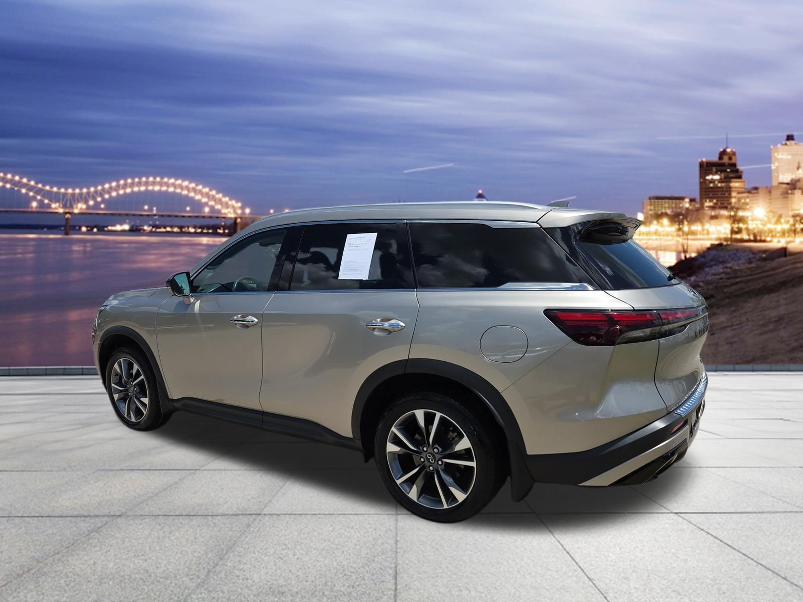 Used 2023 INFINITI QX60 Luxe w/ Performance Audio Package FWD image 3