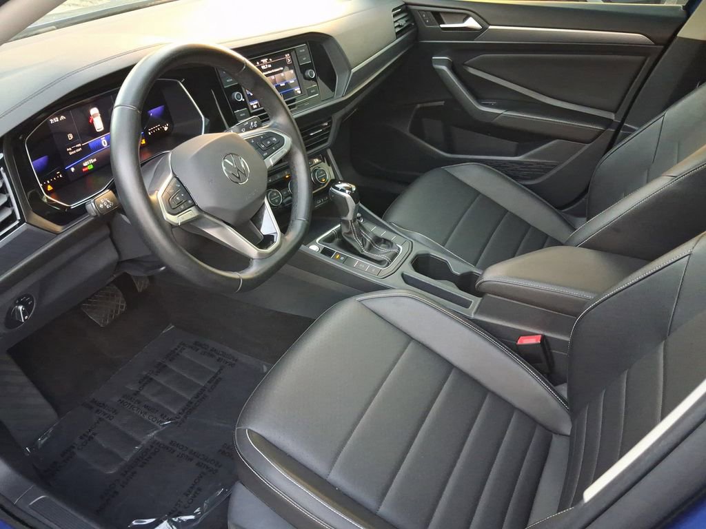 Used 2023 Volkswagen Jetta SE w/ Panoramic Sunroof Package image 13