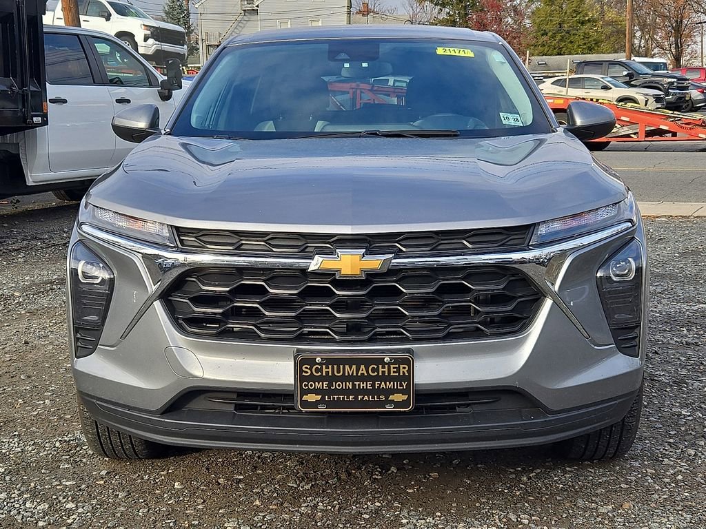 Used 2024 Chevrolet Trax LS w/ LS Convenience Package image 2