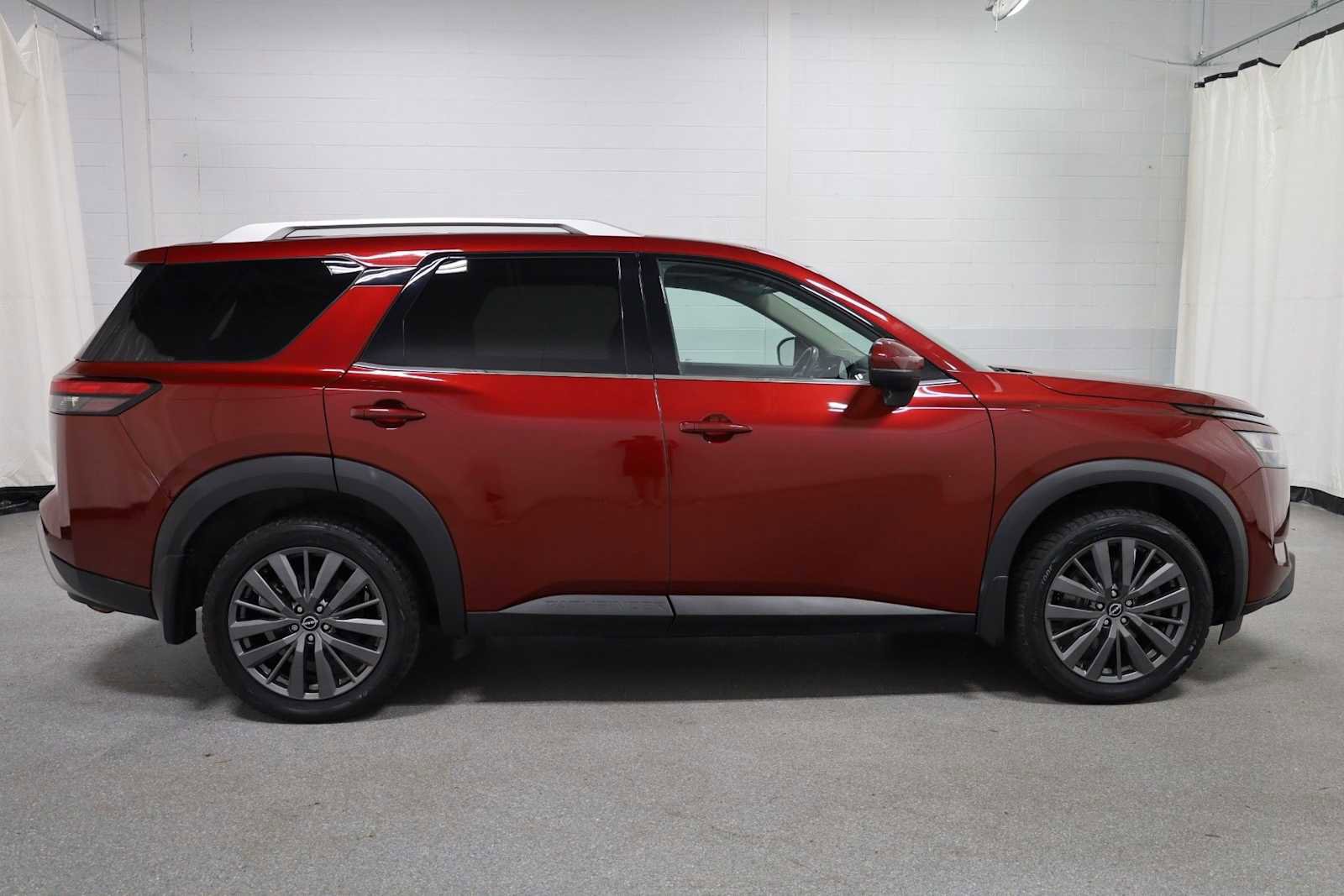 Used 2022 Nissan Pathfinder SL image 10