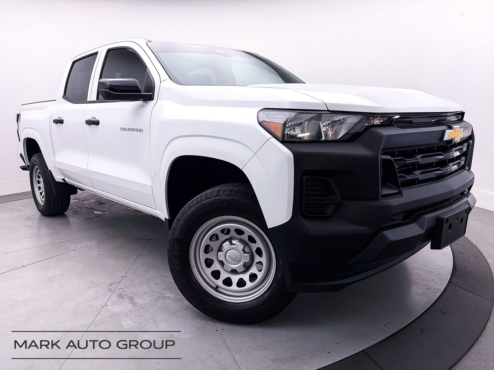 Used 2024 Chevrolet Colorado W/T w/ Advanced Trailering Package image 1