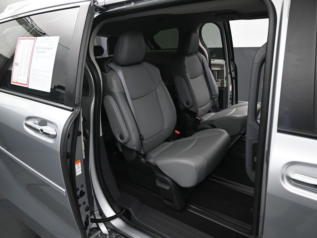 Certified 2024 Toyota Sienna XLE w/ XLE Plus Package image 35