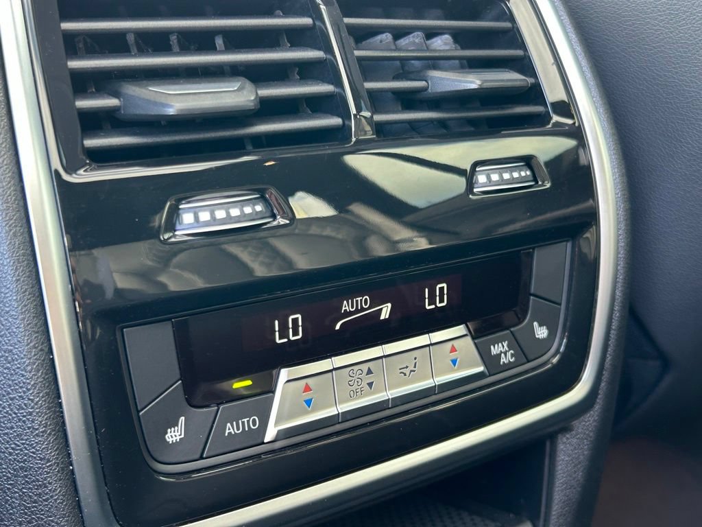 Used 2025 BMW X5 xDrive50e AWD/4WD image 63