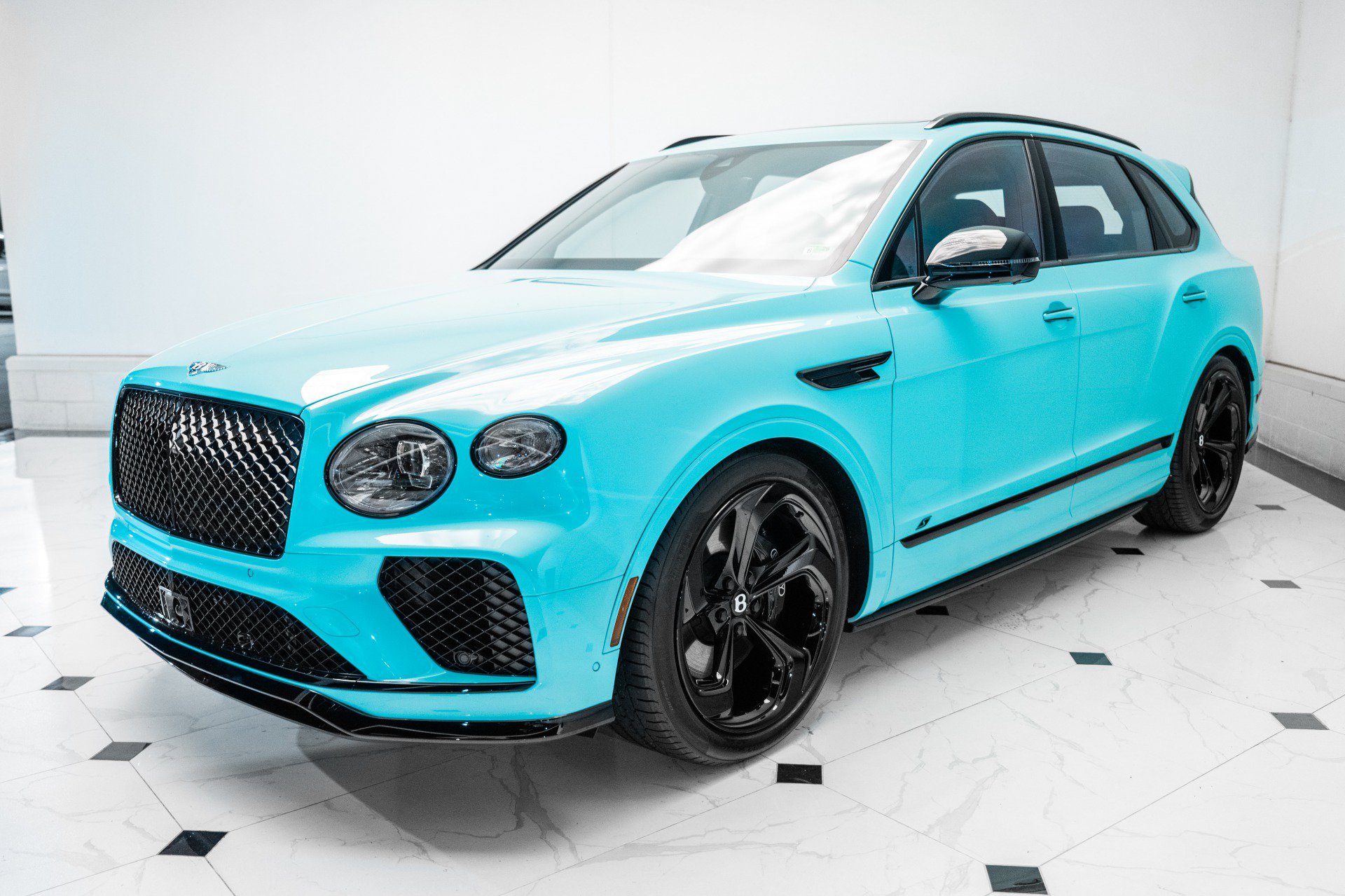 Certified 2024 Bentley Bentayga AWD/4WD image 9