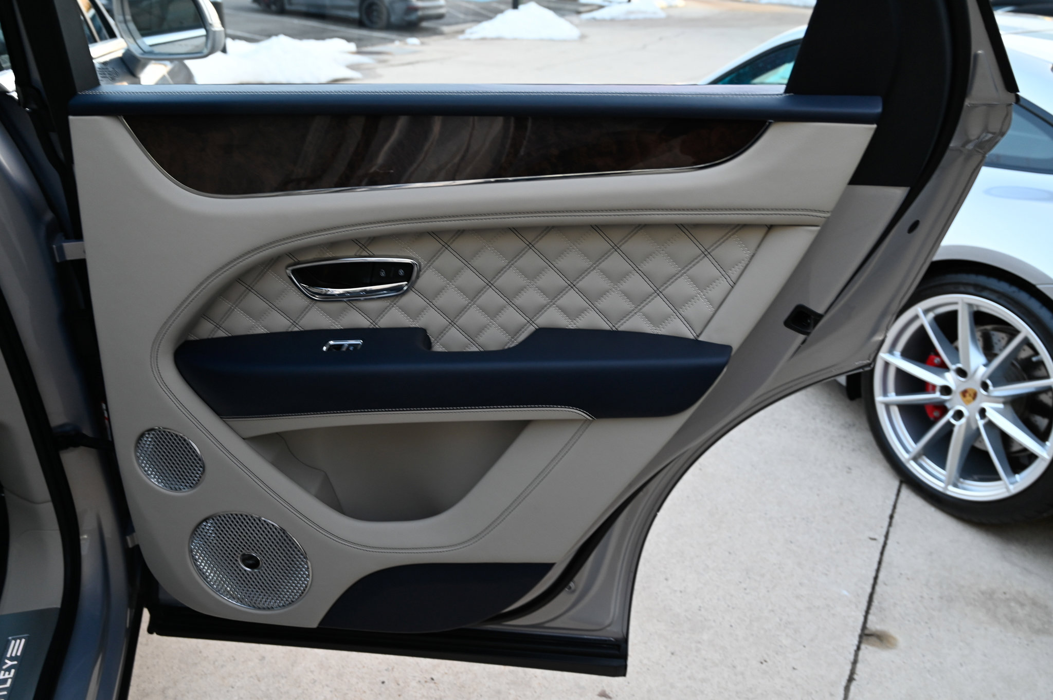 Used 2022 Bentley Bentayga image 51