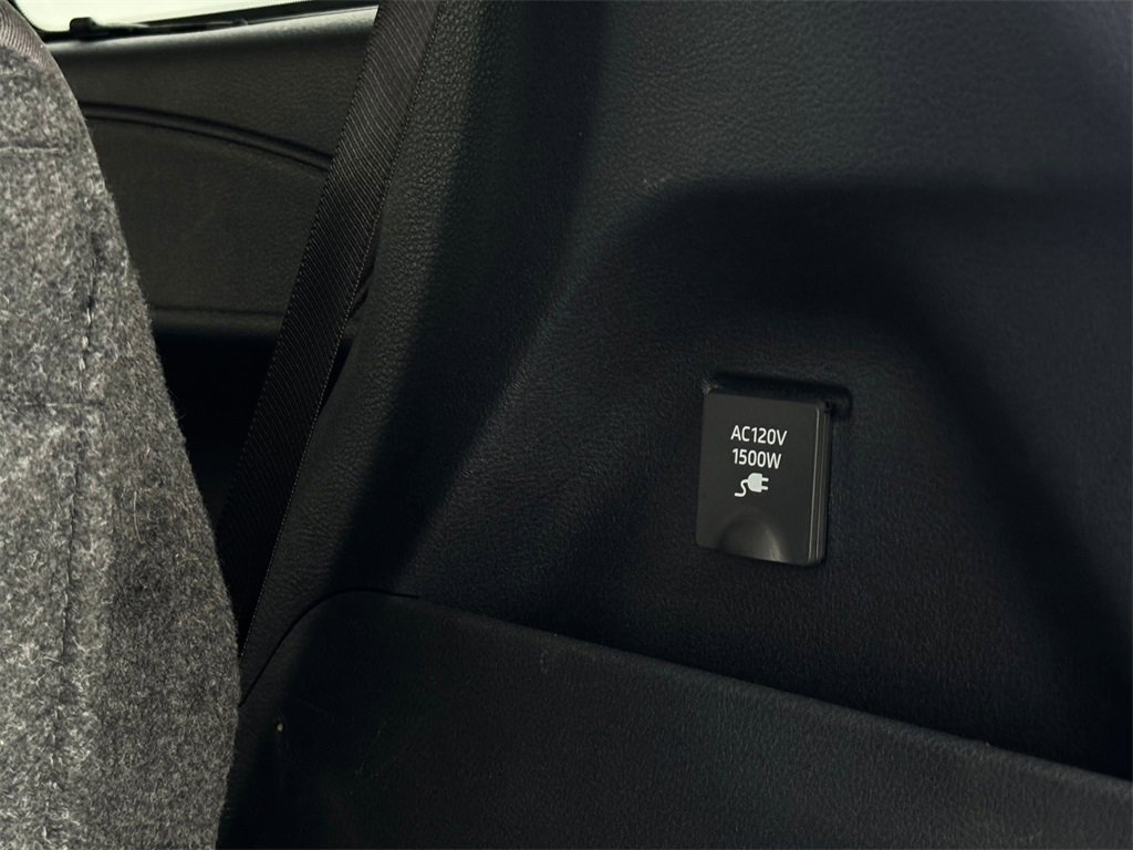 Certified 2025 Toyota Sienna Platinum image 32