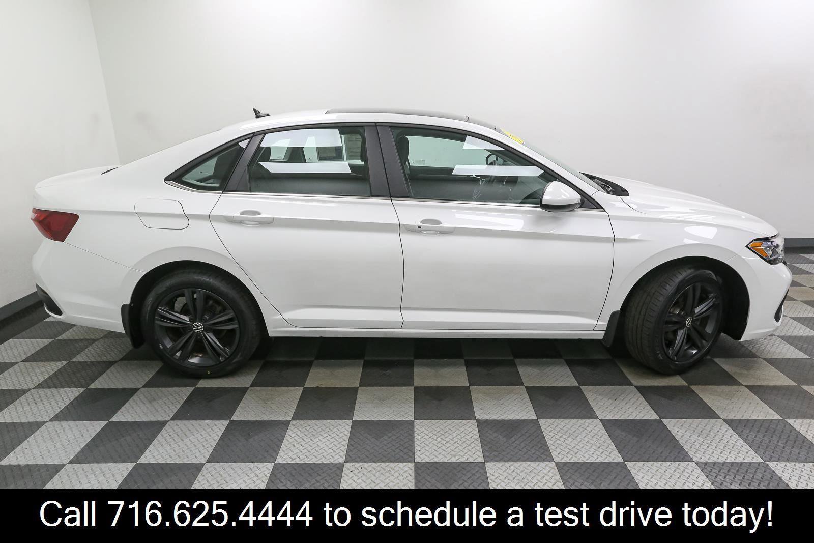 Used 2024 Volkswagen Jetta SE image 9