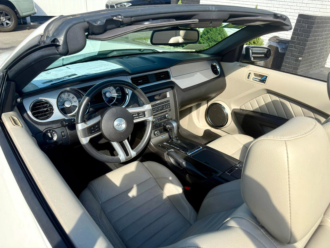 Used 2010 Ford Mustang Convertible image 22