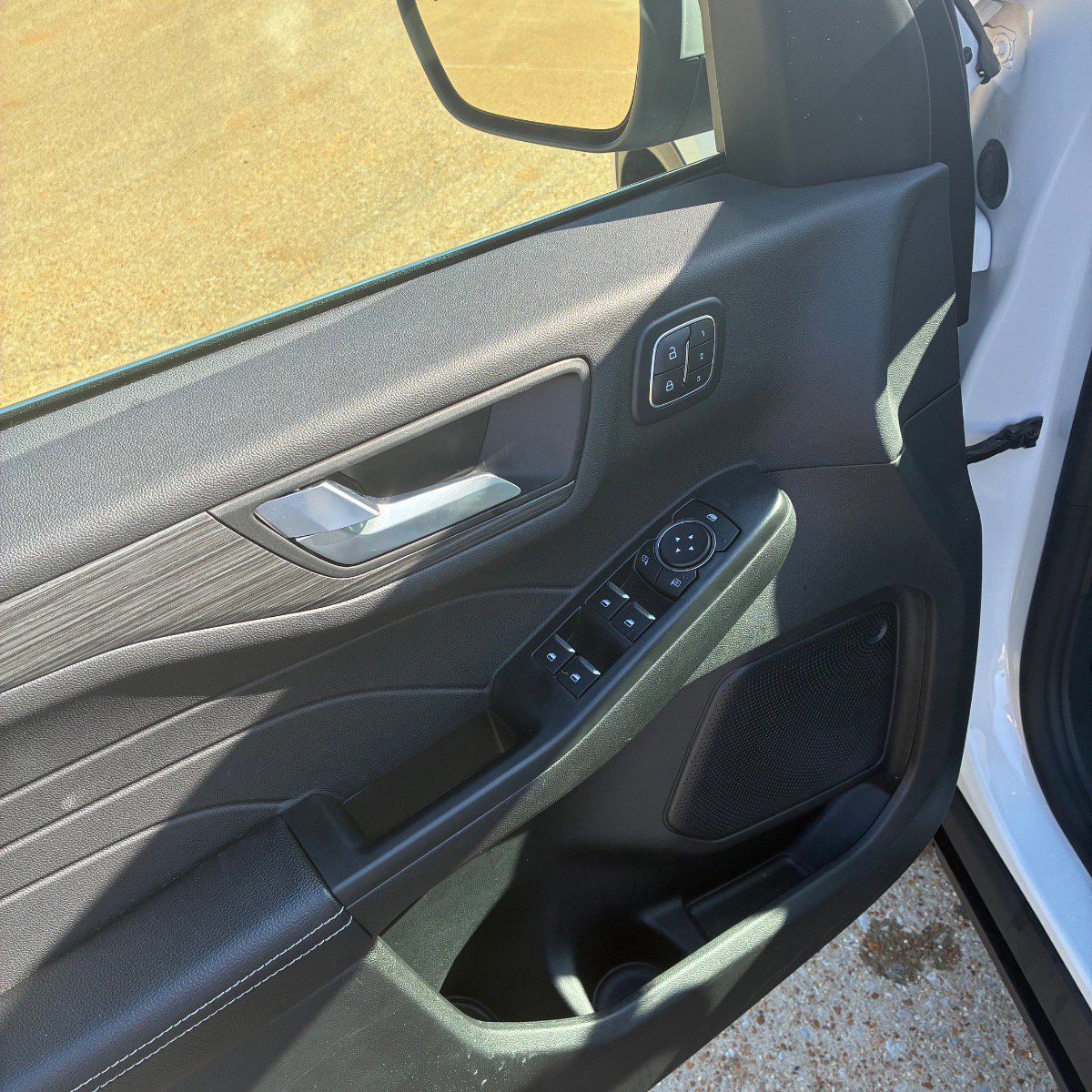 Used 2024 Ford Escape Platinum AWD/4WD image 8