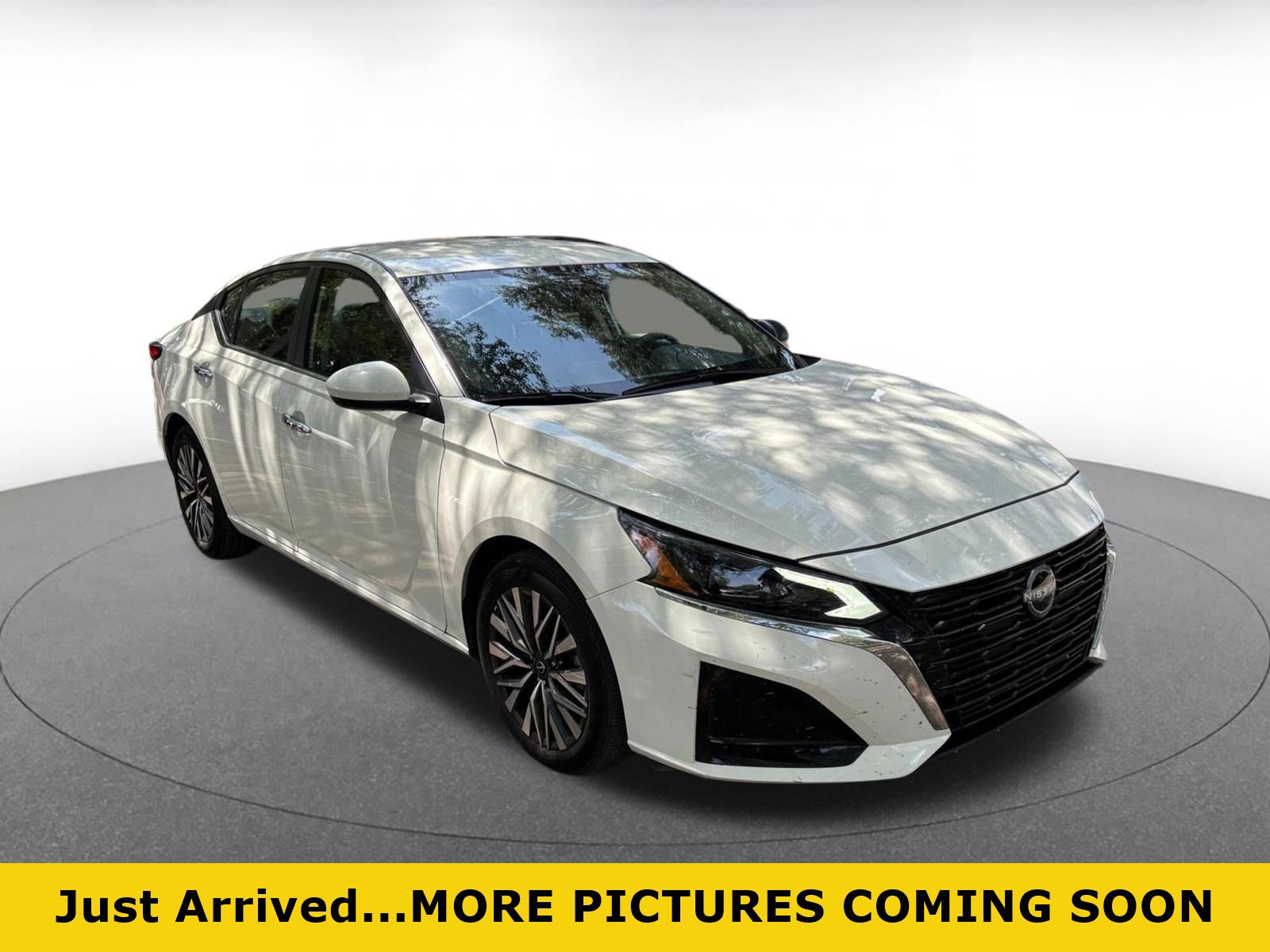 Used 2025 Nissan Altima 2.5 SV FWD image 1